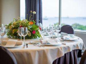A restaurant or other place to eat at Sercotel Hotel Parque
