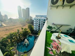 Πισίνα στο ή κοντά στο Wongamat luxury large beach room