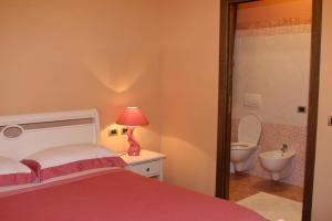 A bathroom at Locanda Fuoriporta