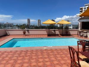 Bazén v ubytování Royal Court Hotel nebo v jeho okolí