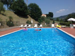 Swimmingpoolen hos eller tæt på Casa Vacanza La Ginestra Paciano
