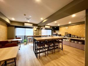 HIYORI Stay Kyoto Kamogawa的厨房或小厨房
