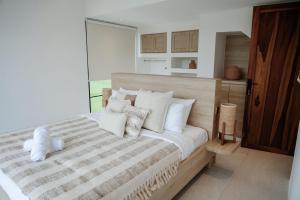 Gallery image of Havens Duplex - 2 Villas Combo 6BR Up to 12px Close to Finns And Beach With Easy Walk To Berawa Street in Canggu +16 photos