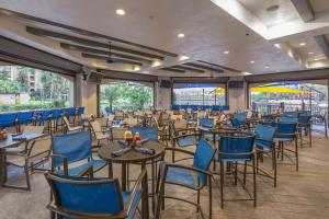 Um restaurante ou outro lugar para comer em Wyndham Grand Orlando Resort Bonnet Creek