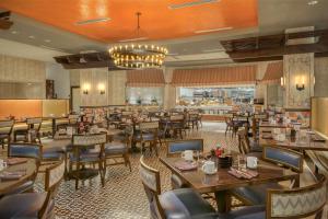 Um restaurante ou outro lugar para comer em Wyndham Grand Orlando Resort Bonnet Creek