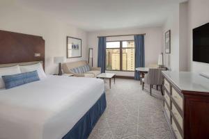 Cama ou camas em um quarto em Wyndham Grand Orlando Resort Bonnet Creek