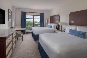 Cama ou camas em um quarto em Wyndham Grand Orlando Resort Bonnet Creek