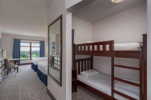 Cama ou camas em um quarto em Wyndham Grand Orlando Resort Bonnet Creek