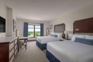 Cama ou camas em um quarto em Wyndham Grand Orlando Resort Bonnet Creek