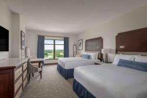 Cama ou camas em um quarto em Wyndham Grand Orlando Resort Bonnet Creek