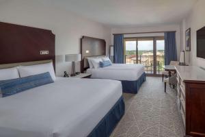 Cama ou camas em um quarto em Wyndham Grand Orlando Resort Bonnet Creek