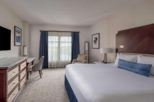 Cama ou camas em um quarto em Wyndham Grand Orlando Resort Bonnet Creek