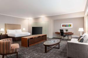 TV a/nebo společenská místnost v ubytování DoubleTree by Hilton Lima Miraflores El Pardo