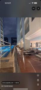 City Center Executive Hotel-Near Manila Airport and PITX内部或周边的泳池