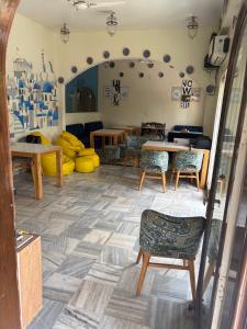 Istumisnurk majutusasutuses J Startup House, Jaipur - C Scheme