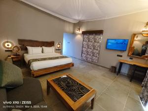 Postel nebo postele na pokoji v ubytování Hotel Sonar Bangla Joypur Forest