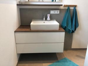 Gambar di galeri bagi Fünf Rosen Boutique Apartment - Bio-Ferienwohnung am Staffelsee im Blauen Land di Uffing +41 gambar