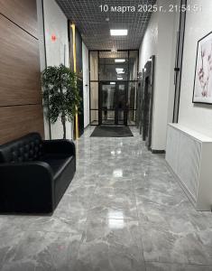 Ruang duduk di Комфортная квартира в районе Хан Шатыра