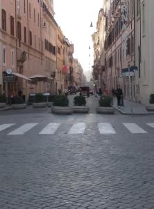a cobblestone street in the middle of a city at Vista sul Corso rooms in Rome +12 photos
