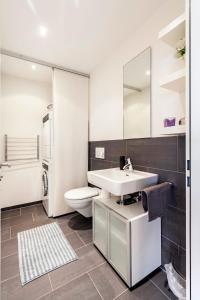 Koupelna v ubytování Wohnung mit Klimaanlage Zürich & Airport nah + 14 fotografií