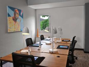 Ibis Styles Abidjan Plateau商务区和/或会议室