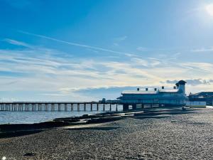 Fotografie z fotogalerie ubytování Stunning 2 bedroom flat for 5 people overlooking the sea 2A v destinaci Felixstowe + 71 fotografií