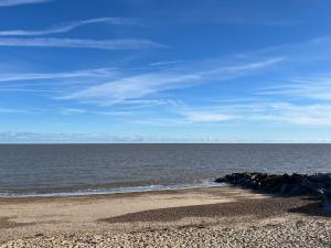 Fotografie z fotogalerie ubytování Stunning 2 bedroom flat for 5 people overlooking the sea 2A v destinaci Felixstowe