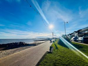 Fotografie z fotogalerie ubytování Stunning 2 bedroom flat for 5 people overlooking the sea 2A v destinaci Felixstowe