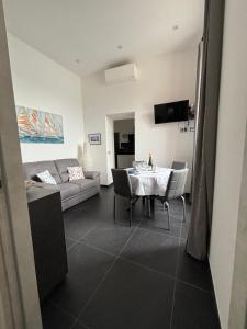Μια τηλεόραση ή/και κέντρο ψυχαγωγίας στο La Randa apartment