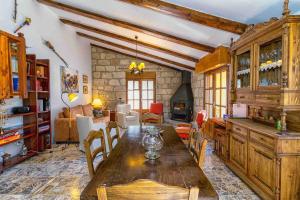 a dining room with a table and a living room at Casa del Lago in Beceite