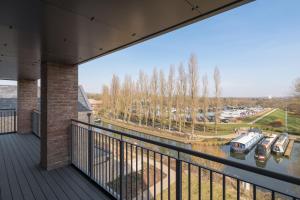 a balcony with a view of a marina at Lovely Home Near Canal, Park, & Central MK in Milton Keynes
