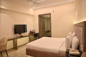 Sjónvarps- og/eða afþreyingartæki á Kumar Resort By Turtle, Lonavala