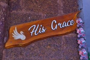Certificato, attestato, insegna o altro documento esposto da His Grace Holiday Home - Nr to Malpe Beach
