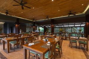 Restaurace v ubytování Khaolak Wanaburee Resort - SHA Extra Plus