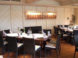 Restoran ili drugo mesto za obedovanje u objektu Hotel und Restaurant Post Prienbach