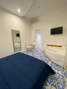 Postel nebo postele na pokoji v ubytování Hotel Vietri Coast