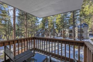 Μπαλκόνι ή βεράντα στο Alpine Retreat in the Heart of Incline Village condo
