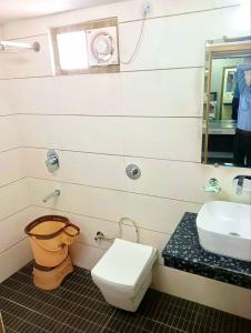 Fotografie z fotogalerie ubytování Hotel Novelty Inn - 2 min walk from Golden Temple v destinaci Amritsar