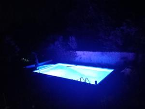 Bazén v ubytování Maison d'hôtes La Danasha nebo v jeho okolí