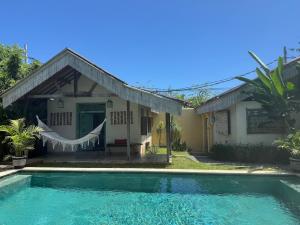 Piscina di Beautiful Rustic 3bd Villa in Bingin o nelle vicinanze
