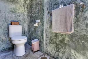 Bagno di Beautiful Rustic 3bd Villa in Bingin