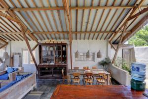 Area soggiorno di Beautiful Rustic 3bd Villa in Bingin