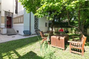 Vonkajšia záhrada v ubytovaní Villa Frascati with garden - City Life