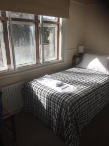 Säng eller sängar i ett rum på Colnbrook Lodge Guest House