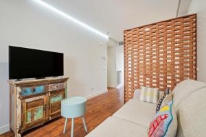 Un televizor și/sau centru de divertisment la apartamentos con garaje en ensanche de vallecas ALQUILER TEMPORAL