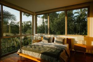 Ένα ή περισσότερα κρεβάτια σε δωμάτιο στο HIDE Trailhouse