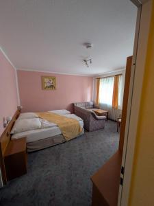Postel nebo postele na pokoji v ubytování Hotel Am Markt