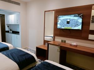 Postel nebo postele na pokoji v ubytování فندق نجمة العزيزية hotel Star AL Aziziyah