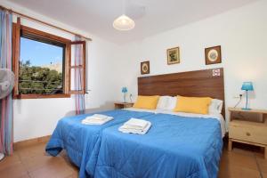 A bed or beds in a room at House Walking Distance to Pollensa by Renthousing