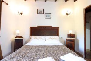 A bed or beds in a room at House Walking Distance to Pollensa by Renthousing